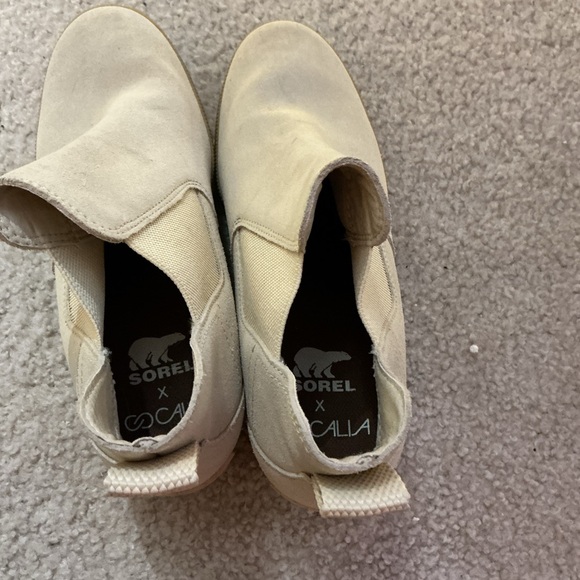 Sorel Women's Cream Ankle Boots - Picture 5 of 6